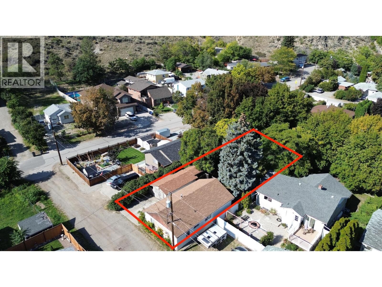 Property Photo: 875 Tilton Avenue BC V0H 1T0
