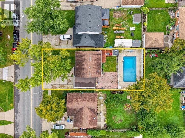 Property Photo:  2547 Rivard Avenue  ON N8T 2H4 