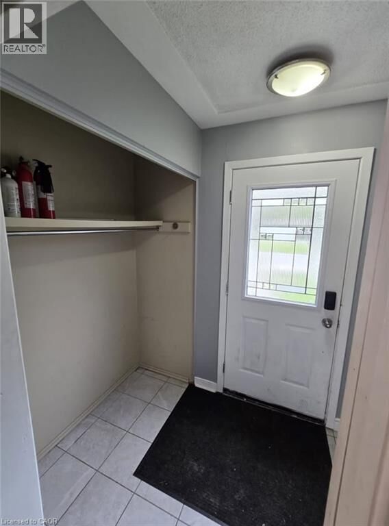 Property Photo:  409 Castlegrove Place Room 4  ON N6G 1L1 
