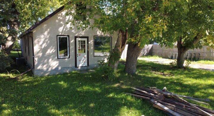 Property Photo:  619 Clandeboye Avenue  MB R1A 0X9 