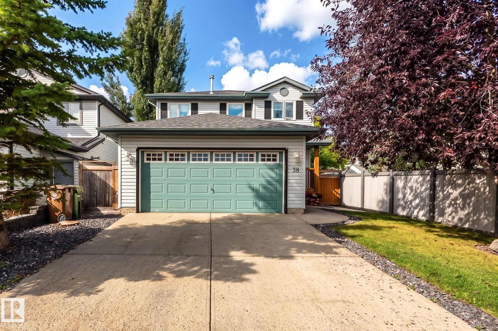 Property Photo:  38 Dubonnet Way  AB T8N 6S4 
