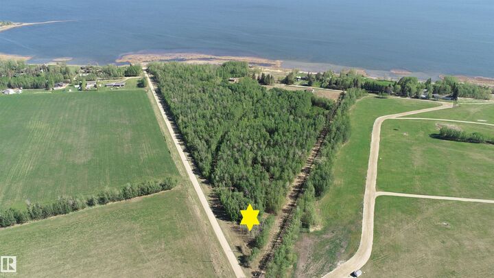 Property Photo:  400 54411 Rge Rd 40  AB T0E 0A0 