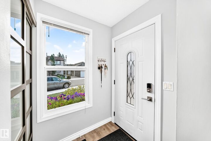 Property Photo:  5620 93A Avenue NW  AB T6B 2K7 