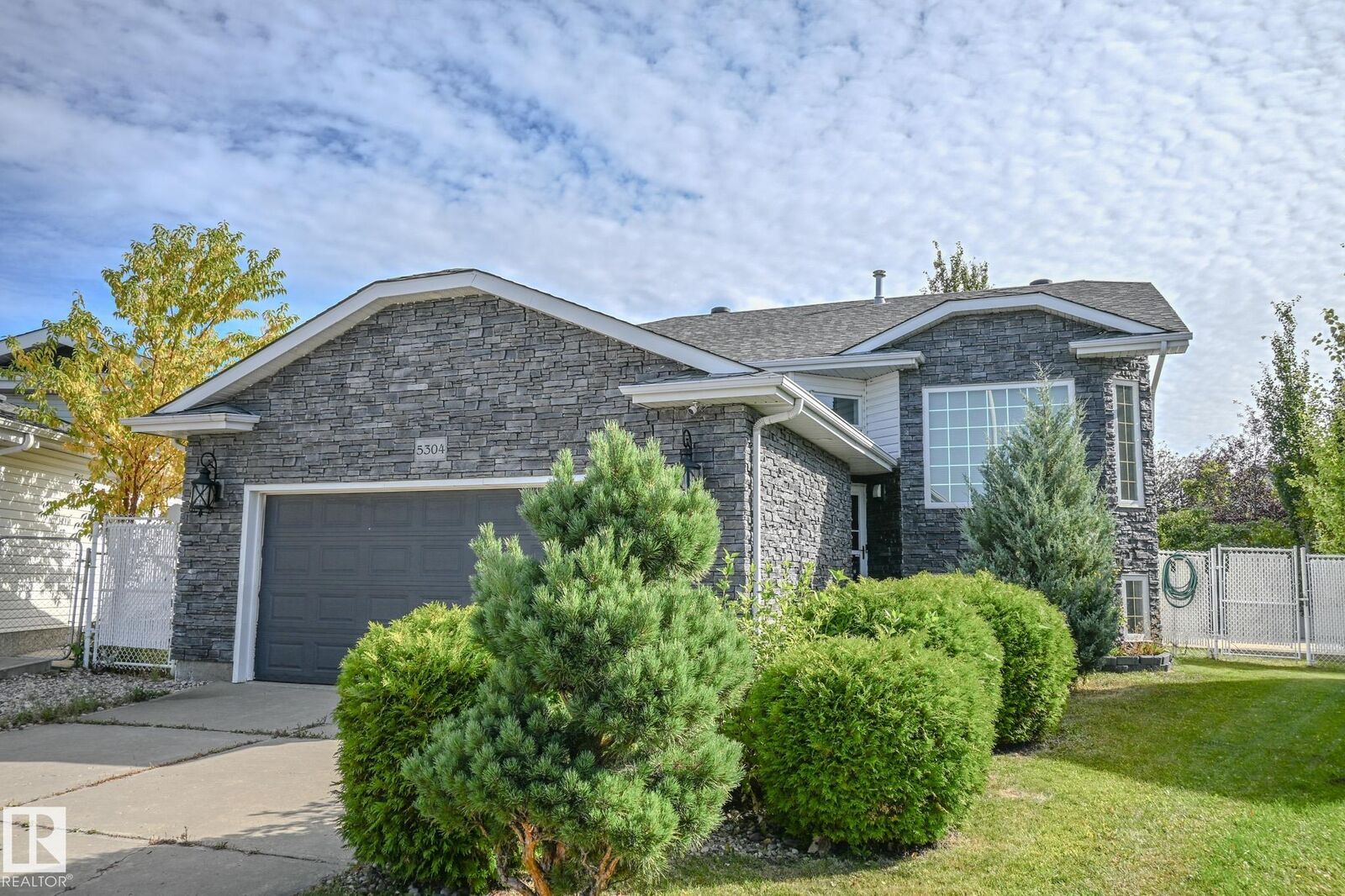 Property Photo:  5304 155 Avenue NW  AB T5Y 2S6 