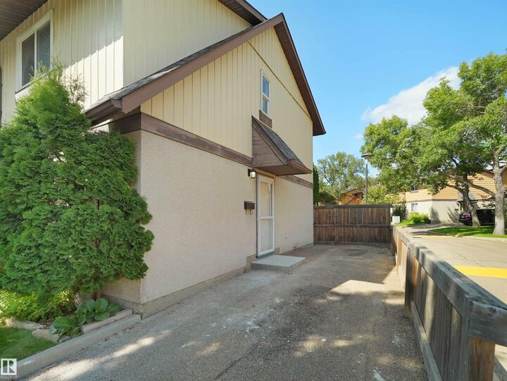 Property Photo: 126 Woodstock NW AB T5T 0H6
