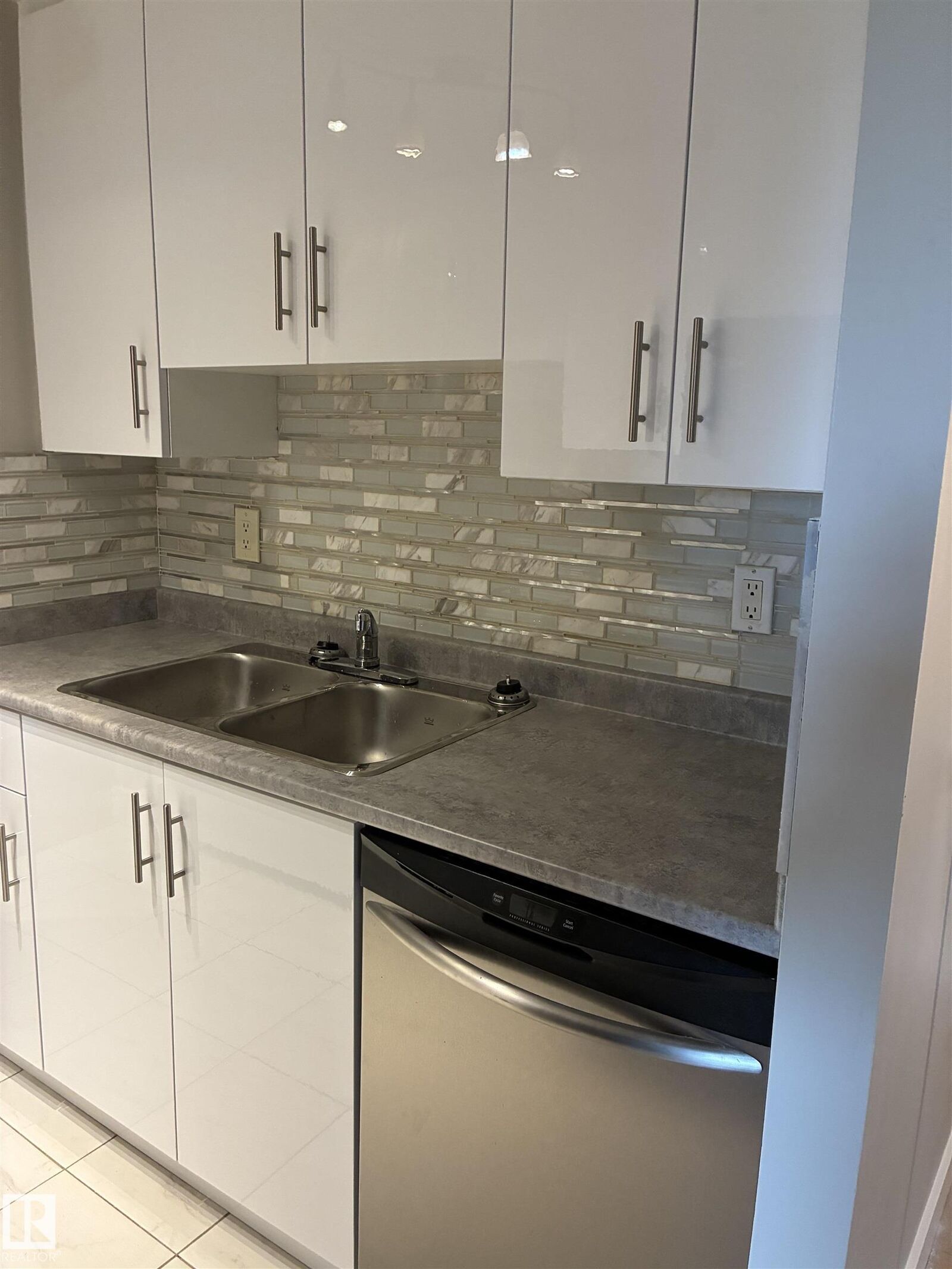Property Photo:  11211 85 Street NW 503  AB T5B 4T7 