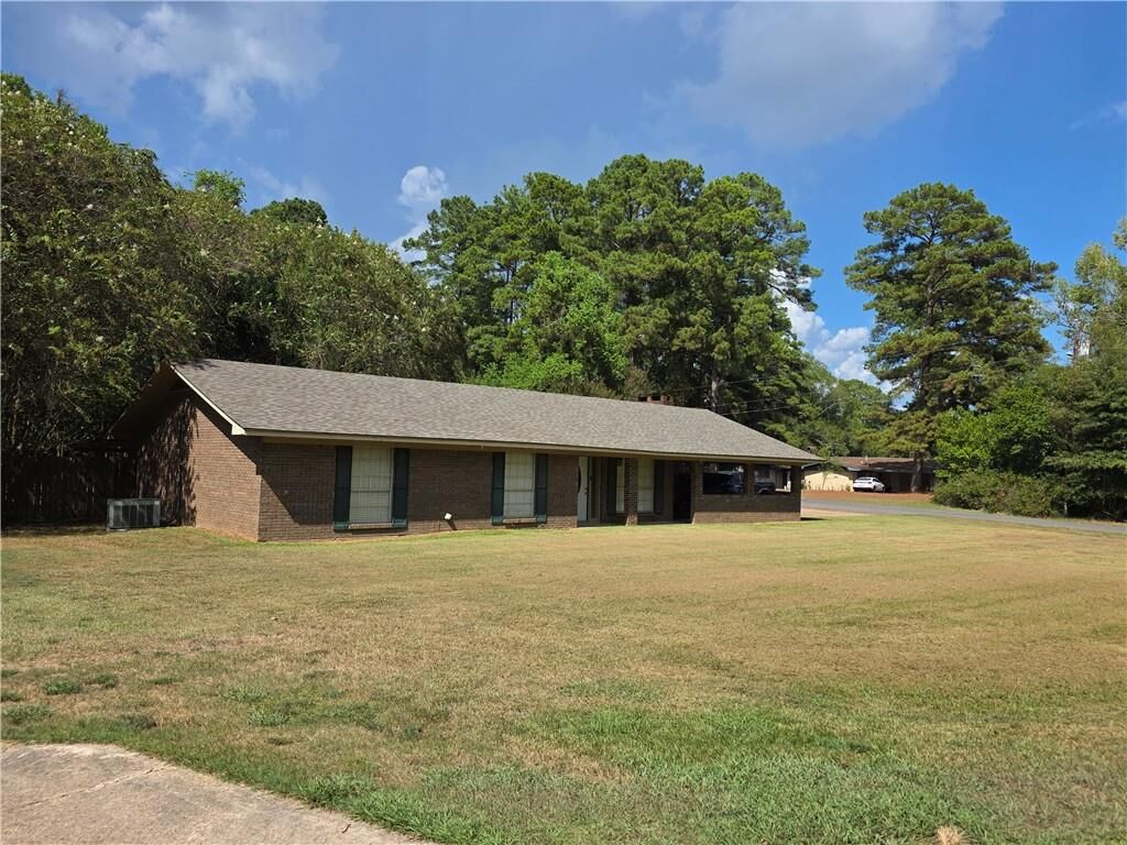 Property Photo:  111 Navarro Court  LA 71457 