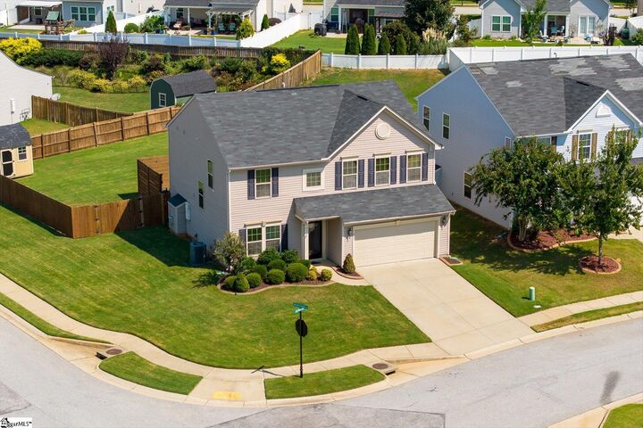 Property Photo: 901 Deephallow Place SC 29651-7313