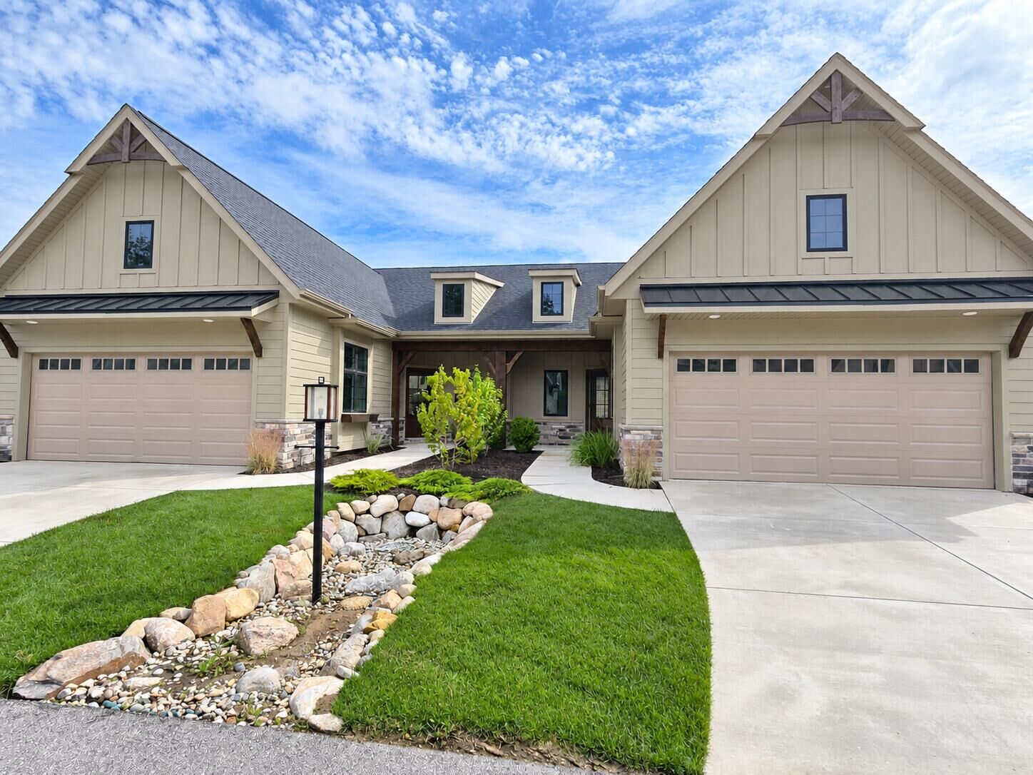 Property Photo: 1918 W Woodglen Circle IN 46383