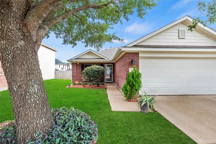 Property Photo: 20723 Dewberry Creek Lane TX 77449
