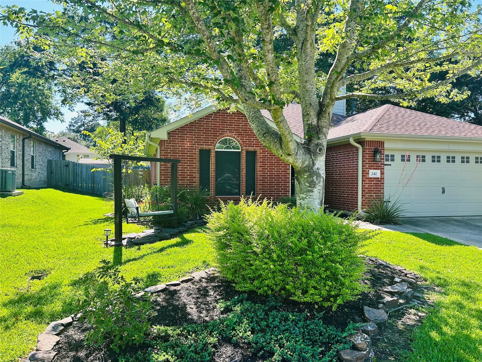 Property Photo: 242 Sunset Path N TX 77316