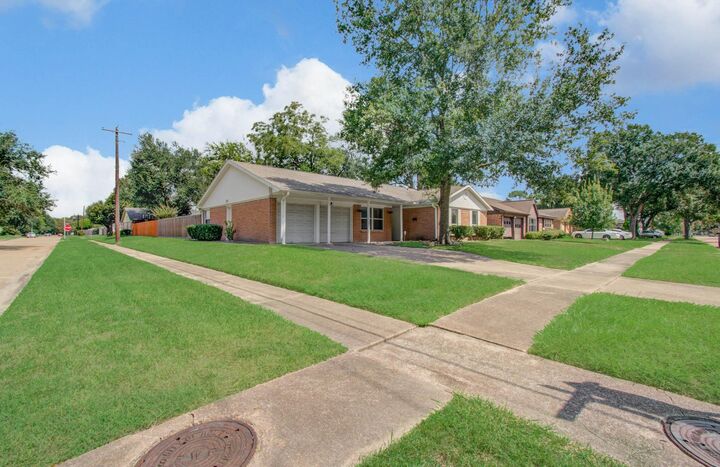 Property Photo: 8530 Rowan Lane TX 77036