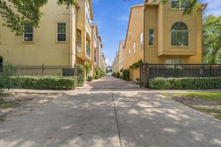Property Photo:  1602 Colorado Street Unit A  TX 77007 