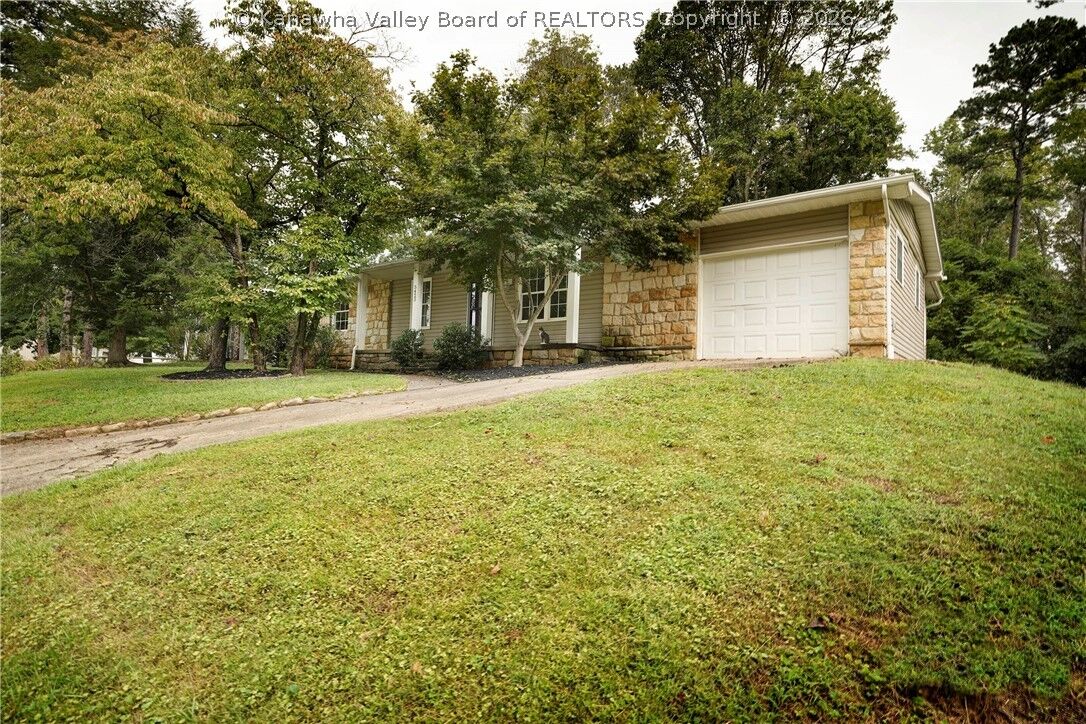 Property Photo:  5423 Karen Circle  WV 25313 