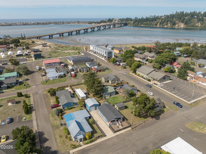 Property Photo:  440 N Bay Street  OR 97394 