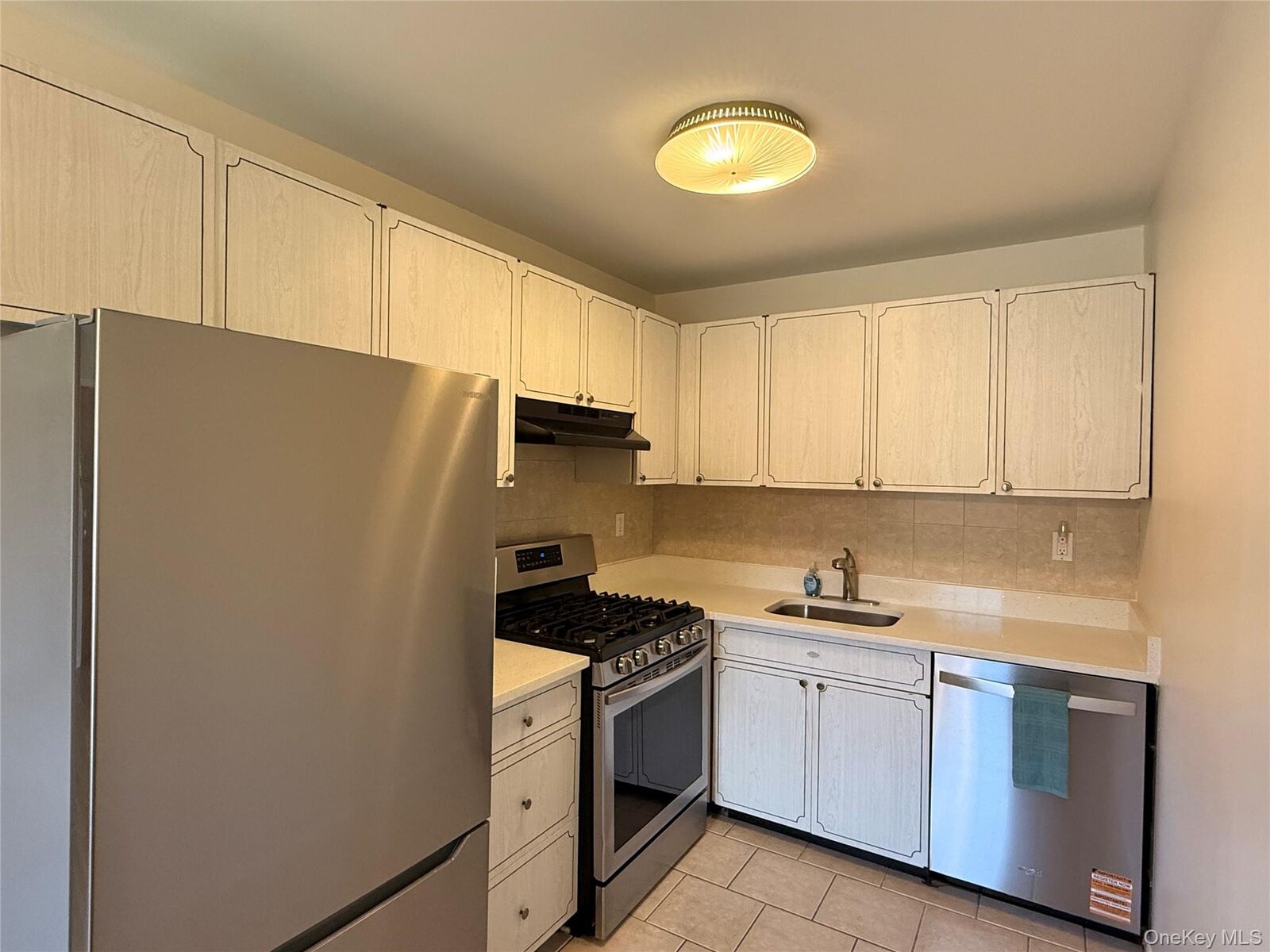 Property Photo:  240 Broadway S 6B  NY 10591 