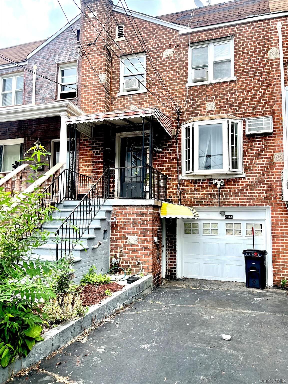 Property Photo:  2944 Lurting Avenue  NY 10469 