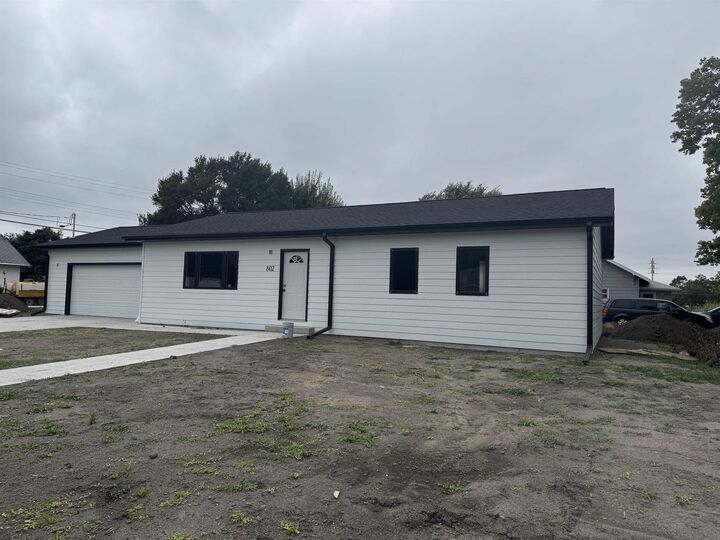 Property Photo:  802 W 9th Street  NE 69101 