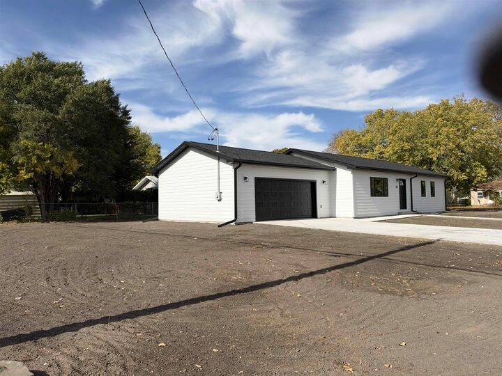 Property Photo:  802 W 9th Street  NE 69101 
