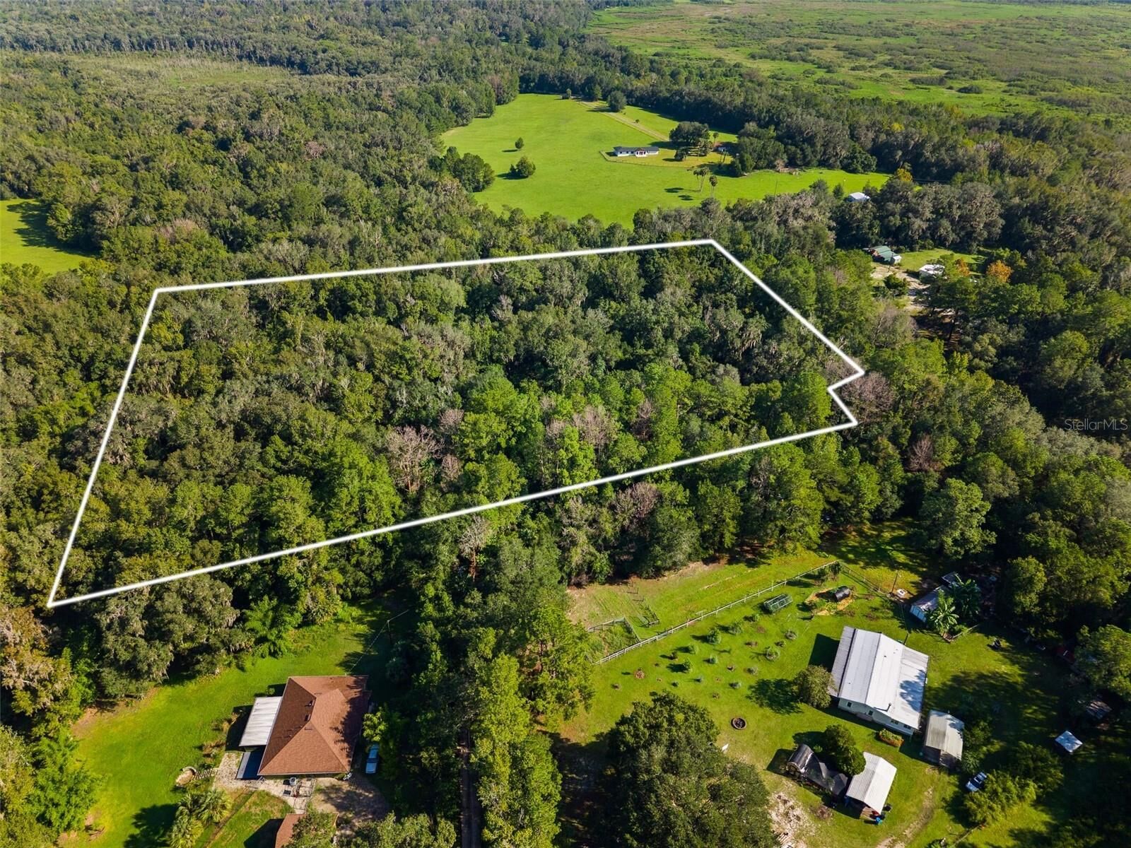 Property Photo: 3426 SE 185th Avenue FL 32667