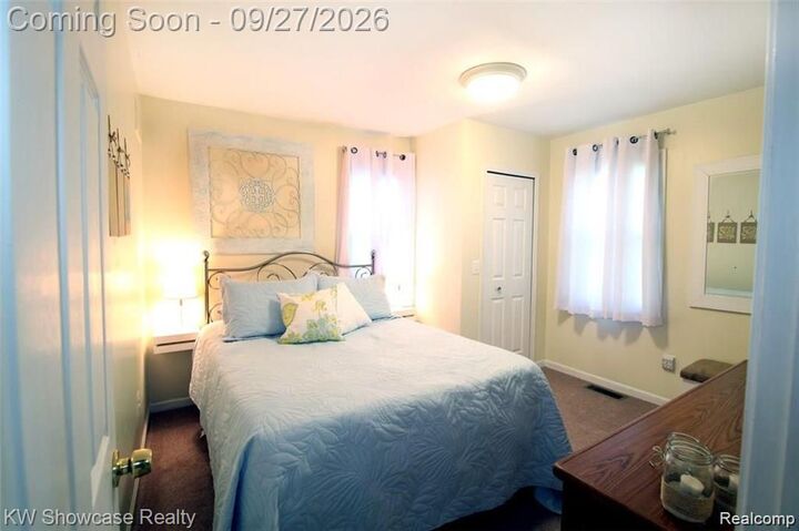 Property Photo: 3913 Donley Unit #2 Avenue MI 48309 4136