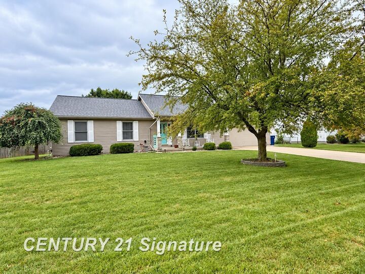 Property Photo:  4105 W Island Drive  MI 48603 