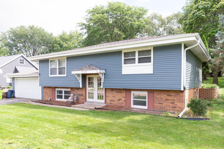 Property Photo:  713 Oxford Dr  WI 53029 