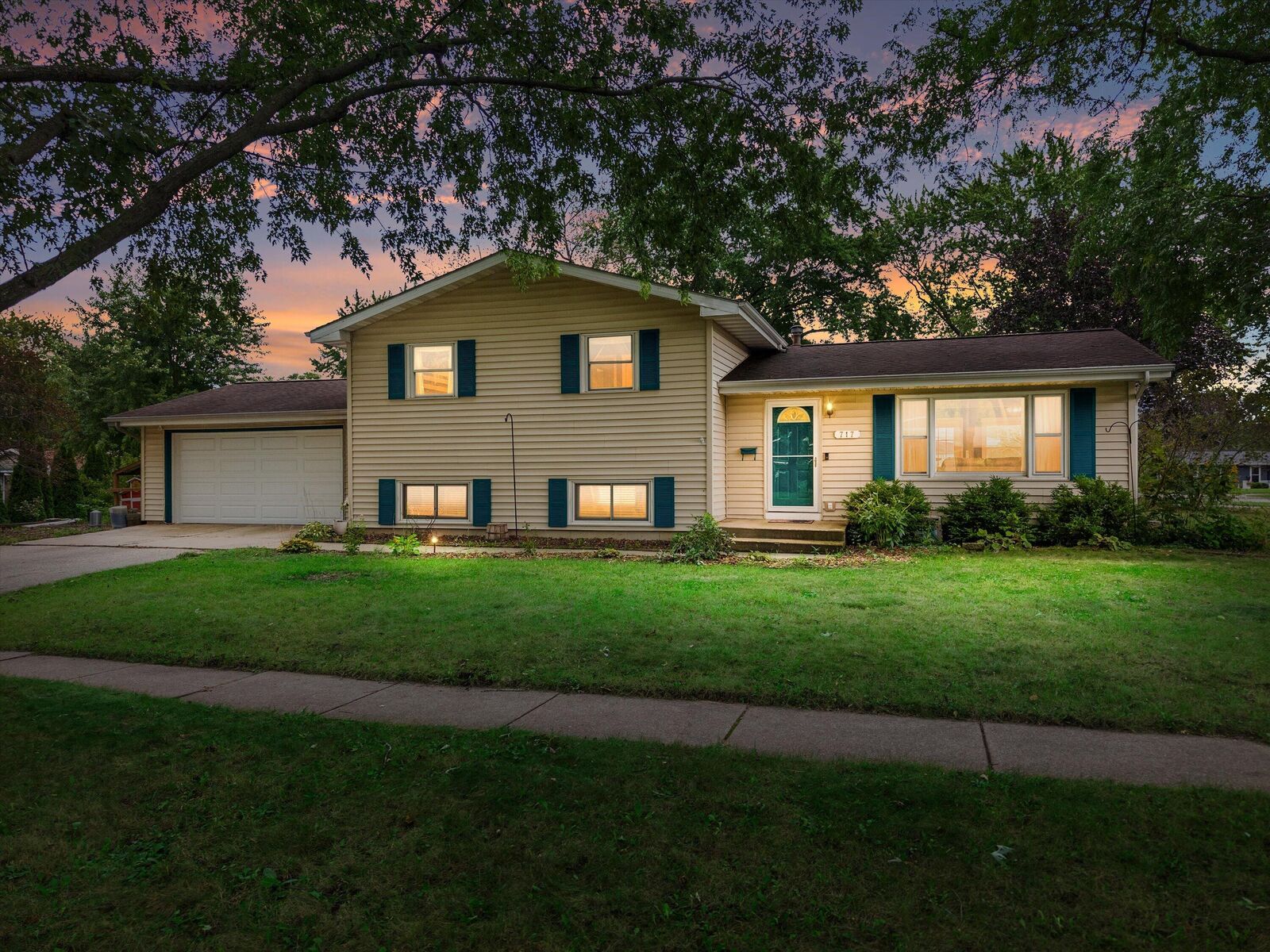 Property Photo:  717 Roby Rd  WI 53589 