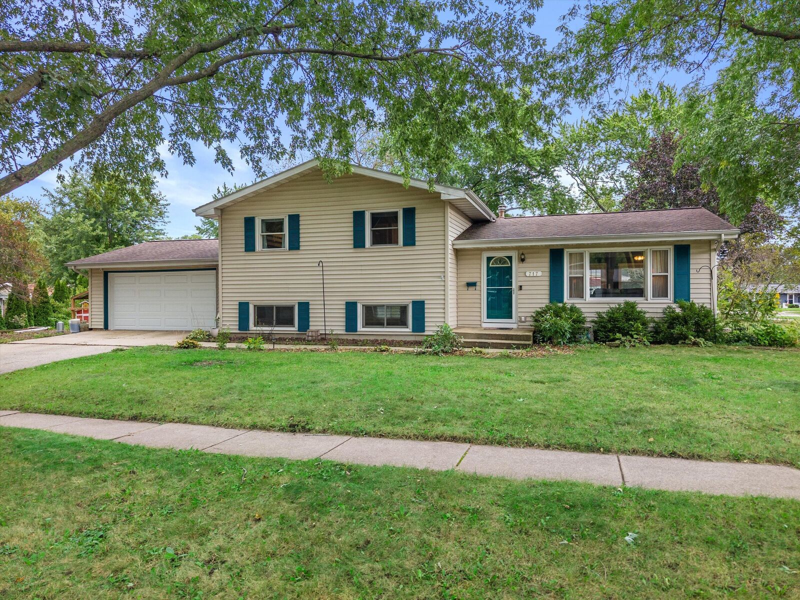 Property Photo:  717 Roby Rd  WI 53589 
