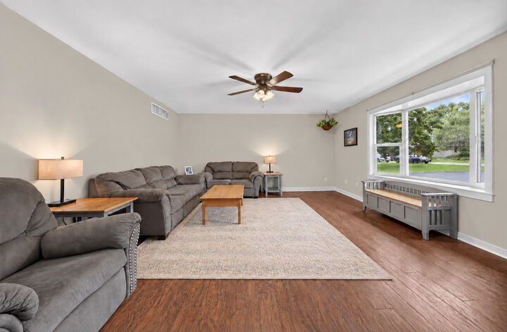 Property Photo:  331 Erickson Gate  IL 60530 