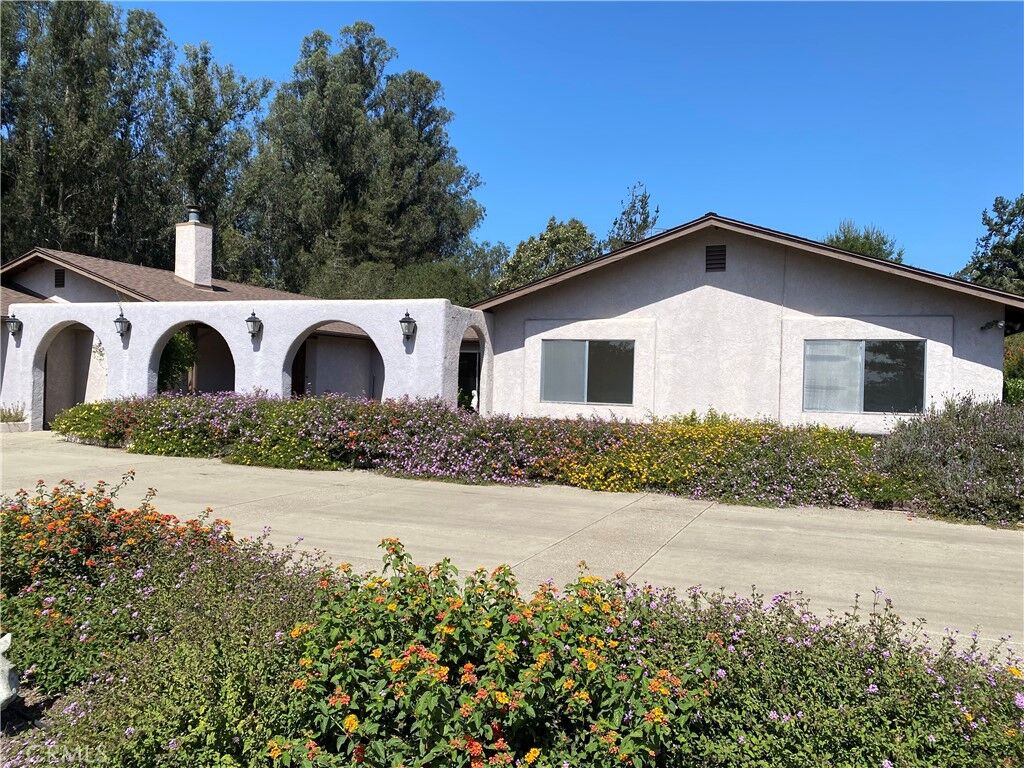 Property Photo:  1270 Camino Caballo  CA 93444 