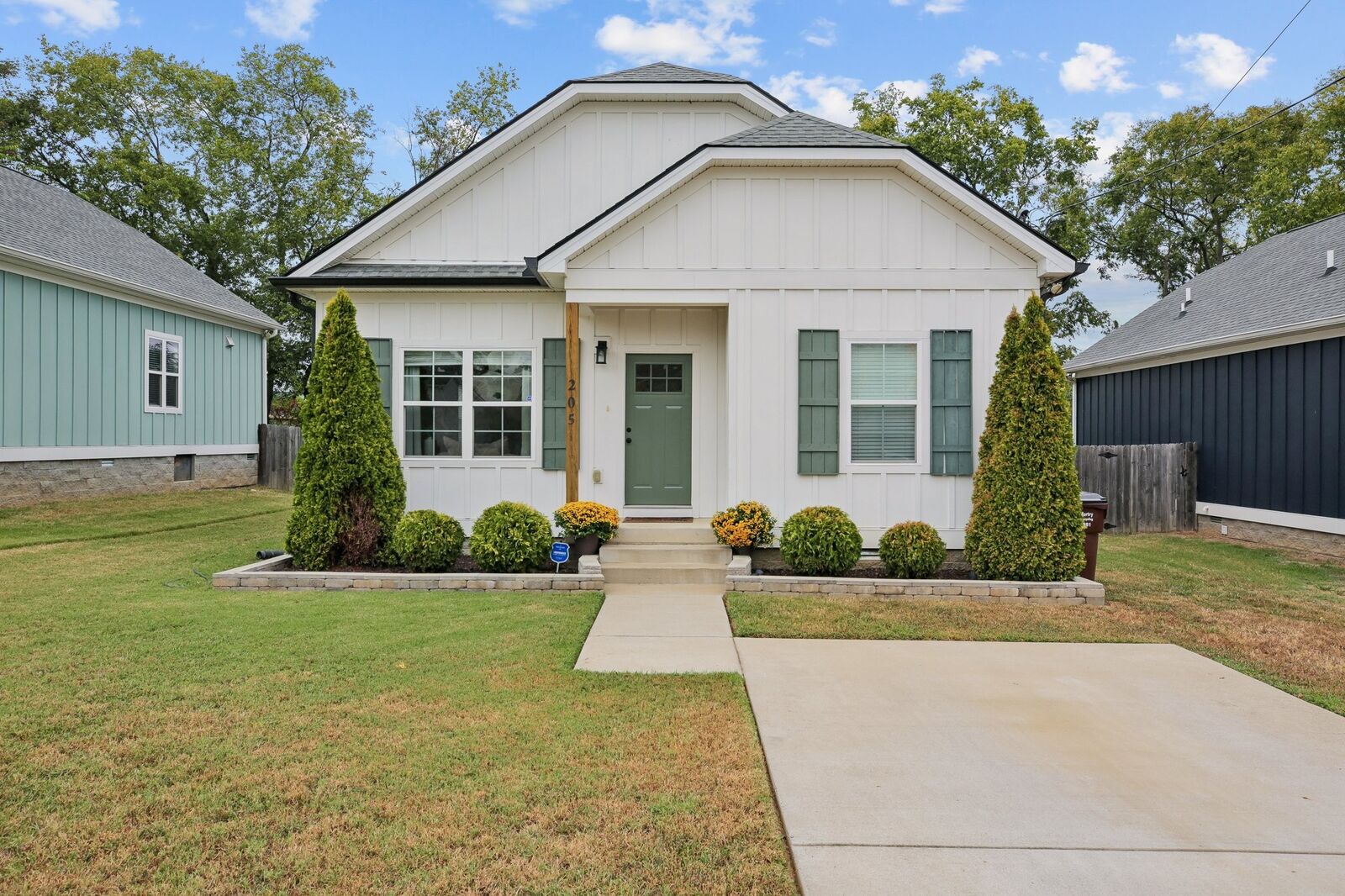 Property Photo:  205 Welworth St  TN 37115 