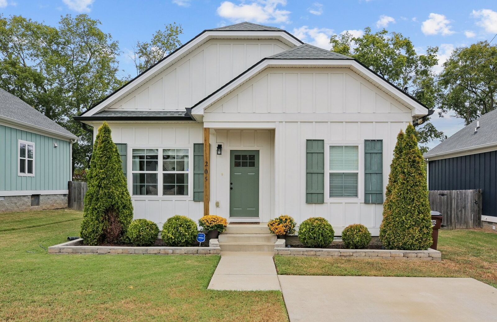 Property Photo:  205 Welworth St  TN 37115 