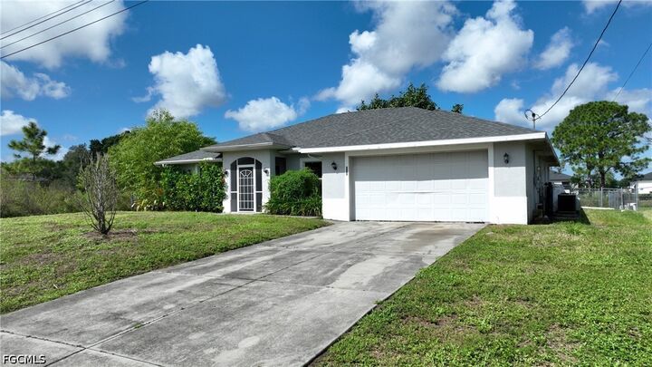 Property Photo:  528 Empire Avenue S  FL 33974 