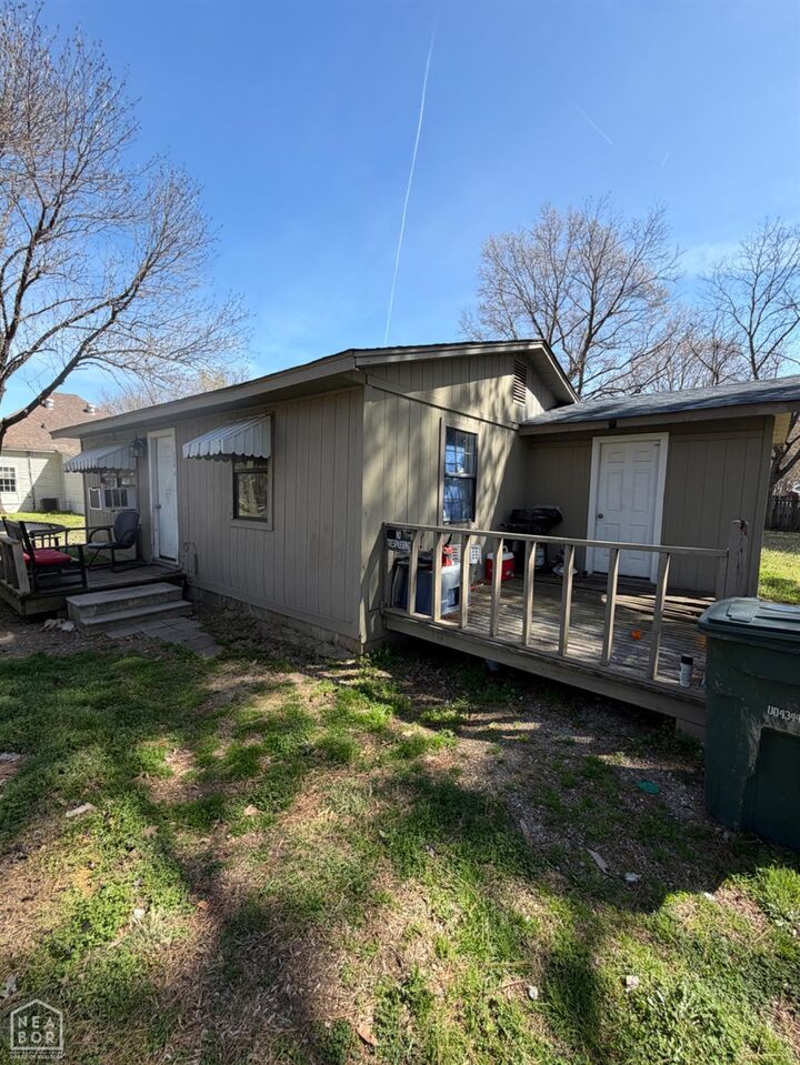 Property Photo:  300 E Matthews Street  AR 72417 