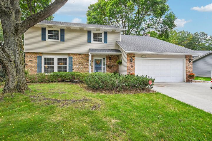Property Photo:  800 Nightingale Boulevard  MN 55082 