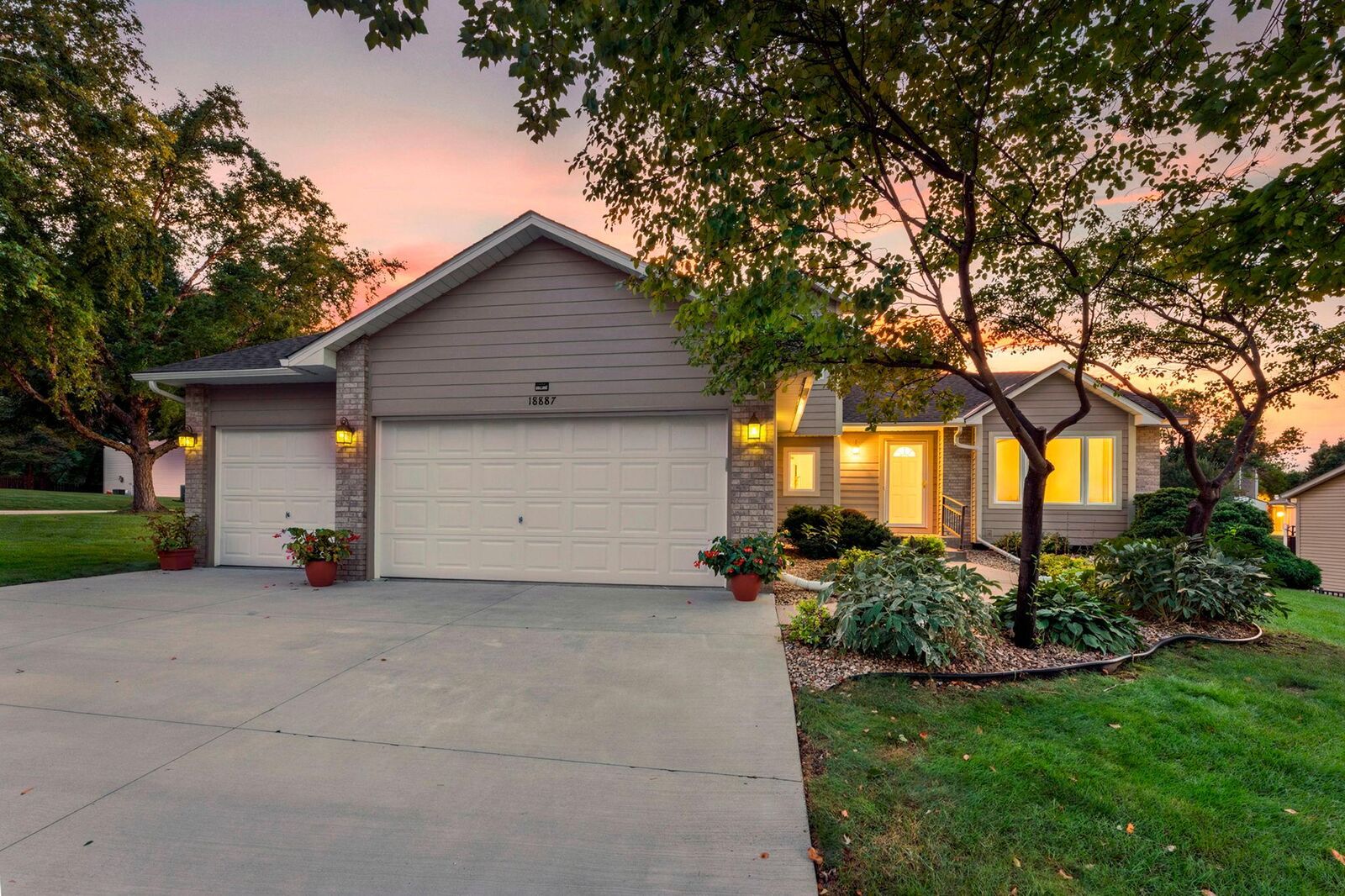 Property Photo:  18887 Elgin Avenue  MN 55024 