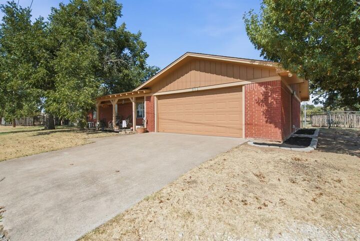 Property Photo: 311 Dennis Road TX 76462