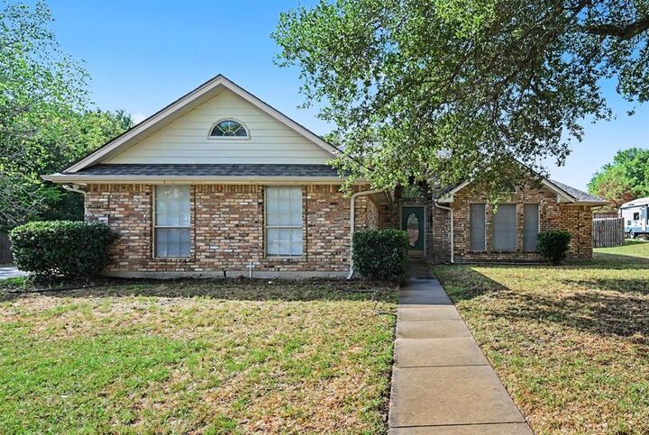 Property Photo: 110 Mill Creek Lane TX 76087