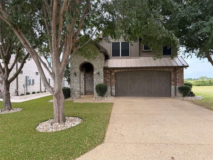 Property Photo:  155 Bay Creek Lane  TX 76245 