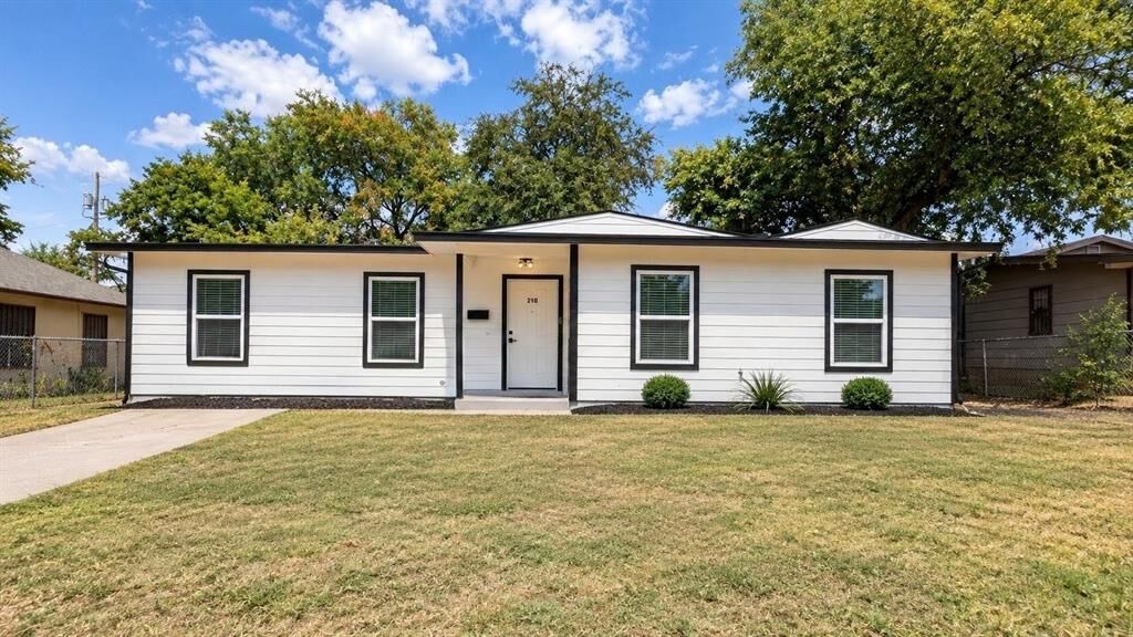 Property Photo: 719 Sleeth Street TX 75216