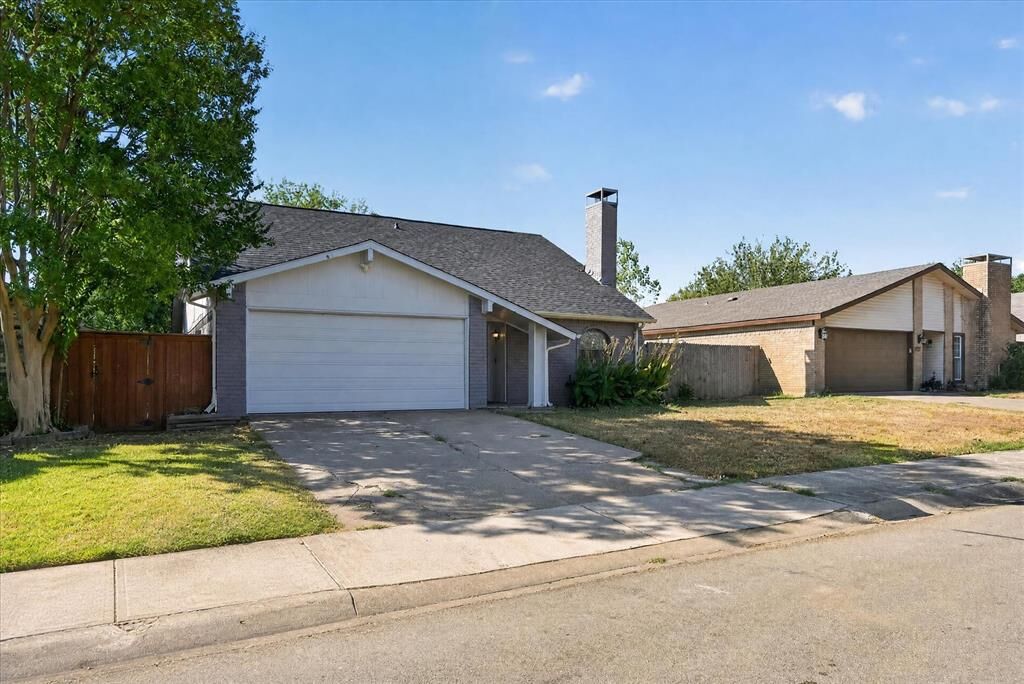 Property Photo: 2314 Placid Drive TX 75007