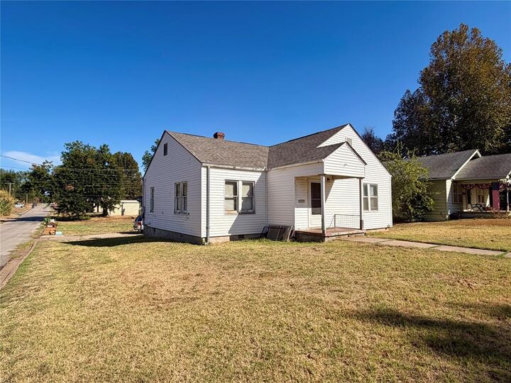 Property Photo:  1701 S 16th Street  OK 73018 