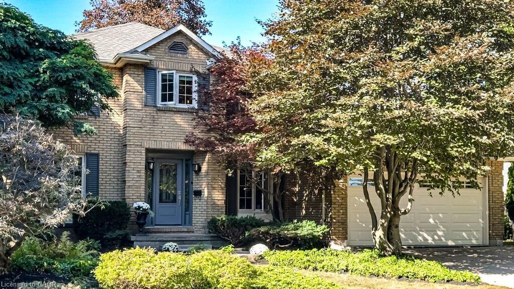Property Photo:  6 Cottonwood Court  ON L9G 3W1 