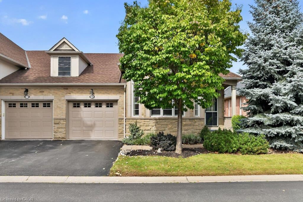 Property Photo:  4400 Millcroft Park Drive 8  ON L7M 5B5 