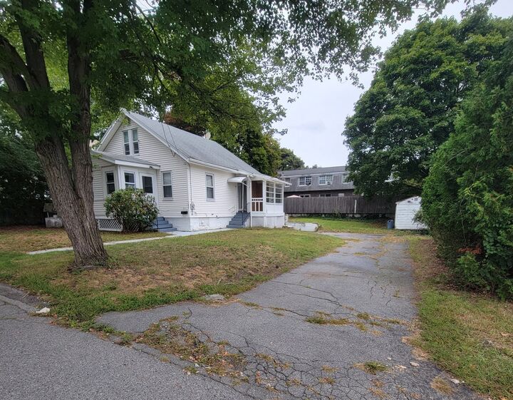 Property Photo:  185 Dracut St  MA 01854 