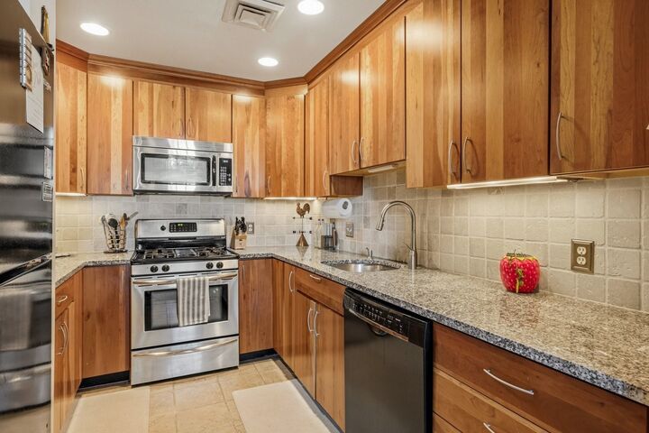 Property Photo:  48 Kent Street 5  MA 01950 