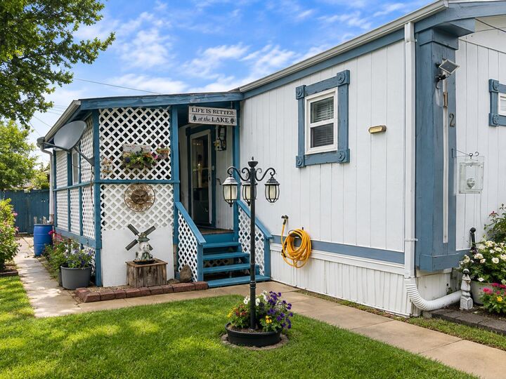 Property Photo: 212 Lucknow Street AB T0C 2S0