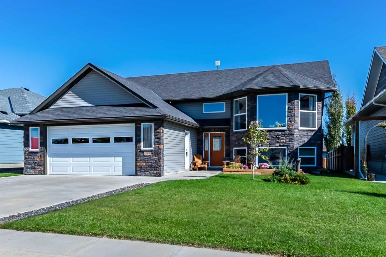 Property Photo:  142 Westview Drive  AB T0L 1R0 