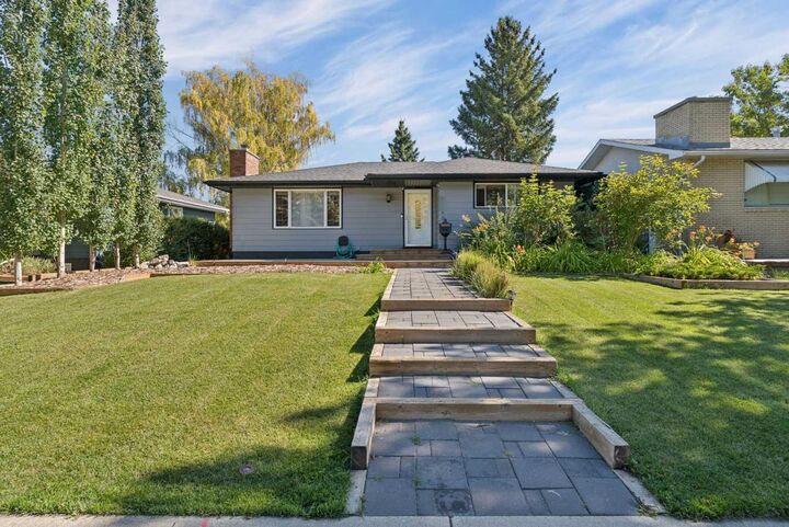 Property Photo:  7120 8 Street NW  AB T2K 1G3 